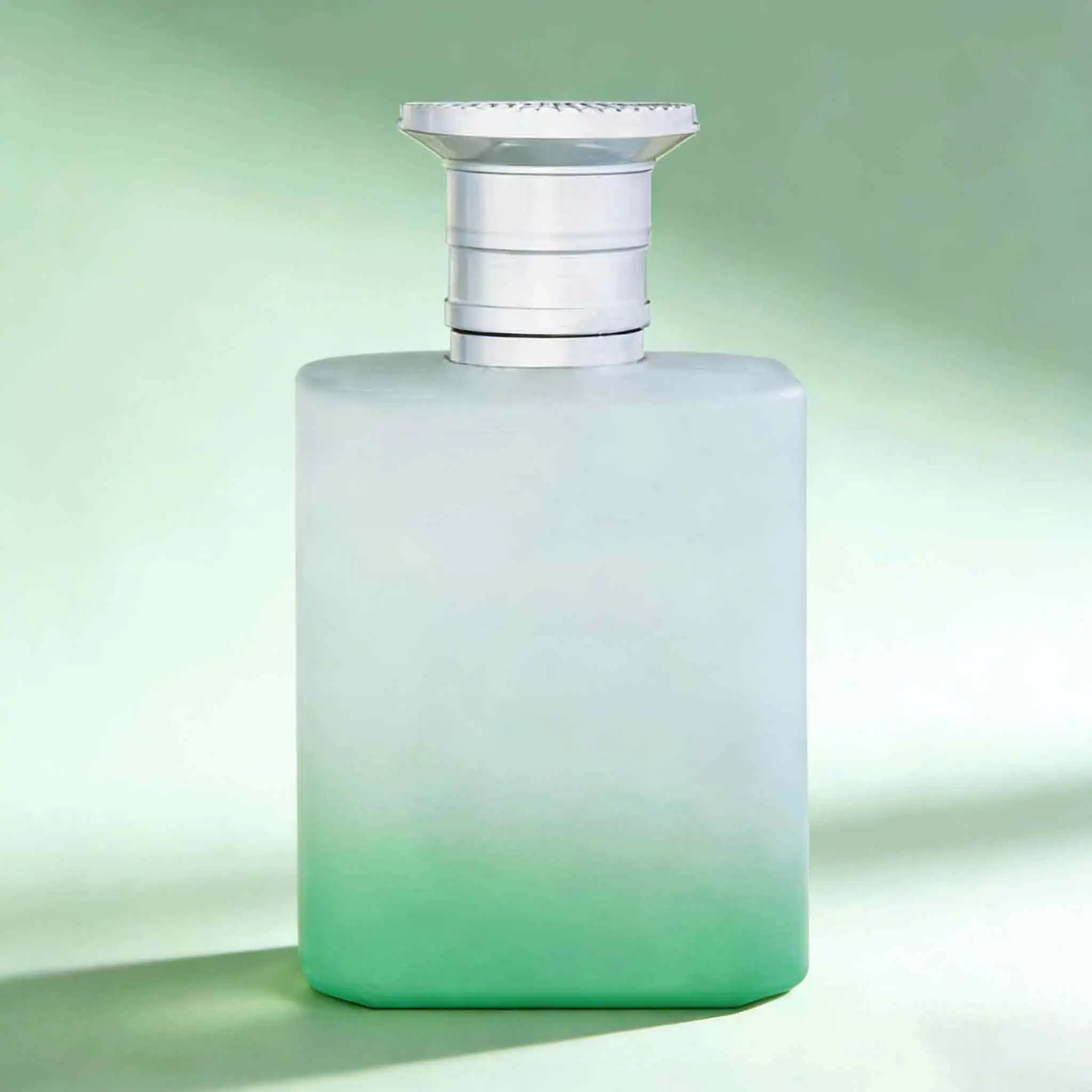 

Paris CORNER creamy floral notes, intertwined with evening jasmine, gentle pseudo body fragrance, long-lasting fragrance