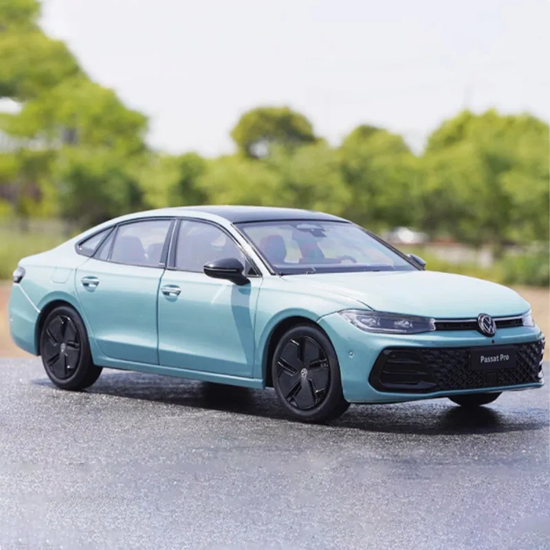 

Diecast 1:18 Scale PASSAT Pro 2024 Simulation Alloy Car Model Static Display Collectible Toy Gift Souvenir Decoration