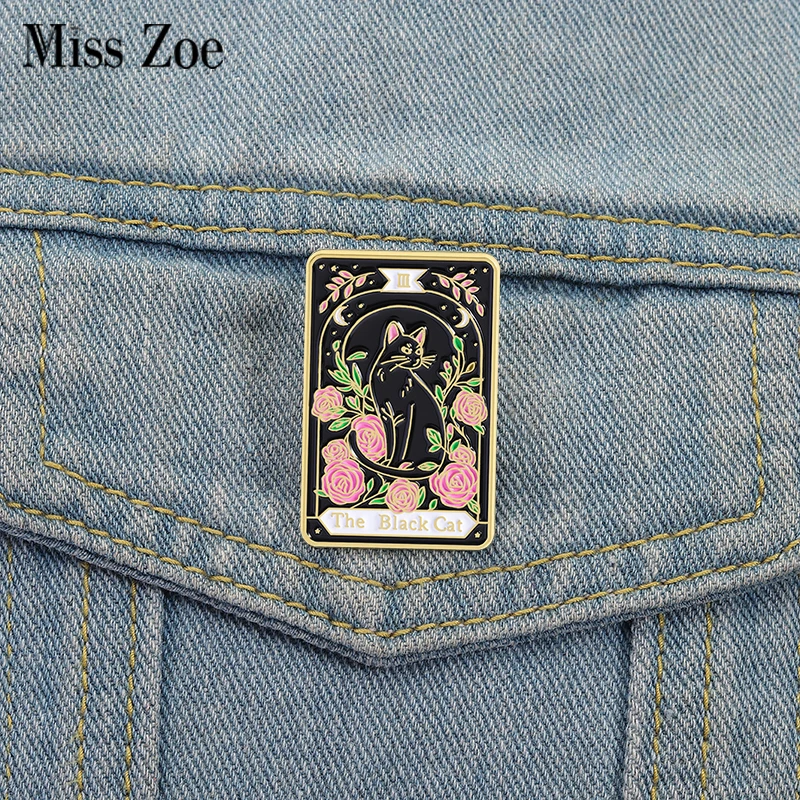 Die schwarze Katze Tarot Emaille Pins Custom Night Sky Rose Broschen Revers Abzeichen Kleidung Tier Schmuck Geschenk für Kinder Freunde