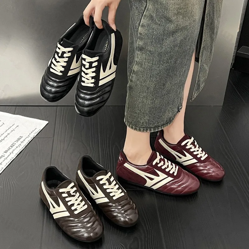 

Retro Style Low Top Casual Sports Shoes for Women 2025 Autumn Fashion Versatile Non Slip Comfortable Niche Design Flat Sneakers