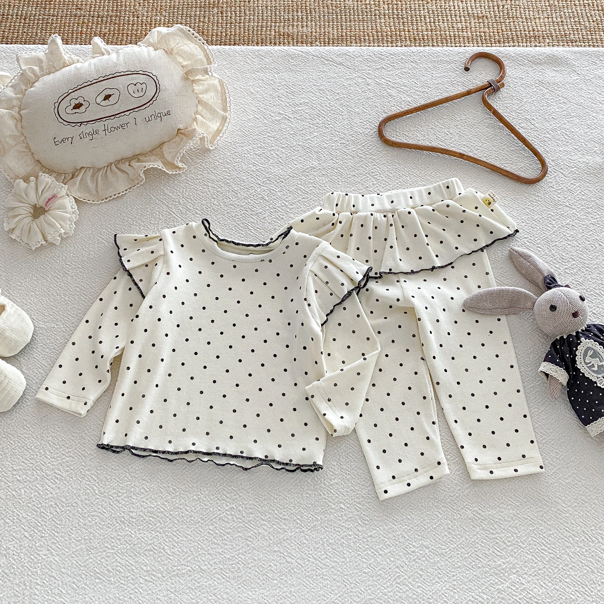 Girls' Fall Outfit: 2026 Trendy Korean-Style Long Sleeve Two-Piece Set with Lace and Polka Dot Dress and Pants