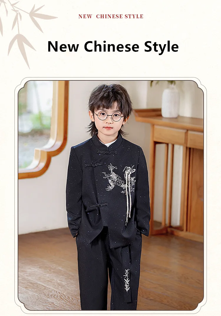 Chinesisches Hanfu für Jungen im Frühling-Herbst-Stil, Kinderkostüm im Tang-Nationalstil mit Stehkragen und Stickerei für Aufführungen A5051 – Detail 3
