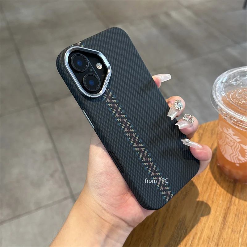 

Carbon Color Relief Magnetic Phone Case 16 17 Cover for iPhone 15 Pro Max Magnets Charging Hard Shell Camera Bumper Armor Fundas