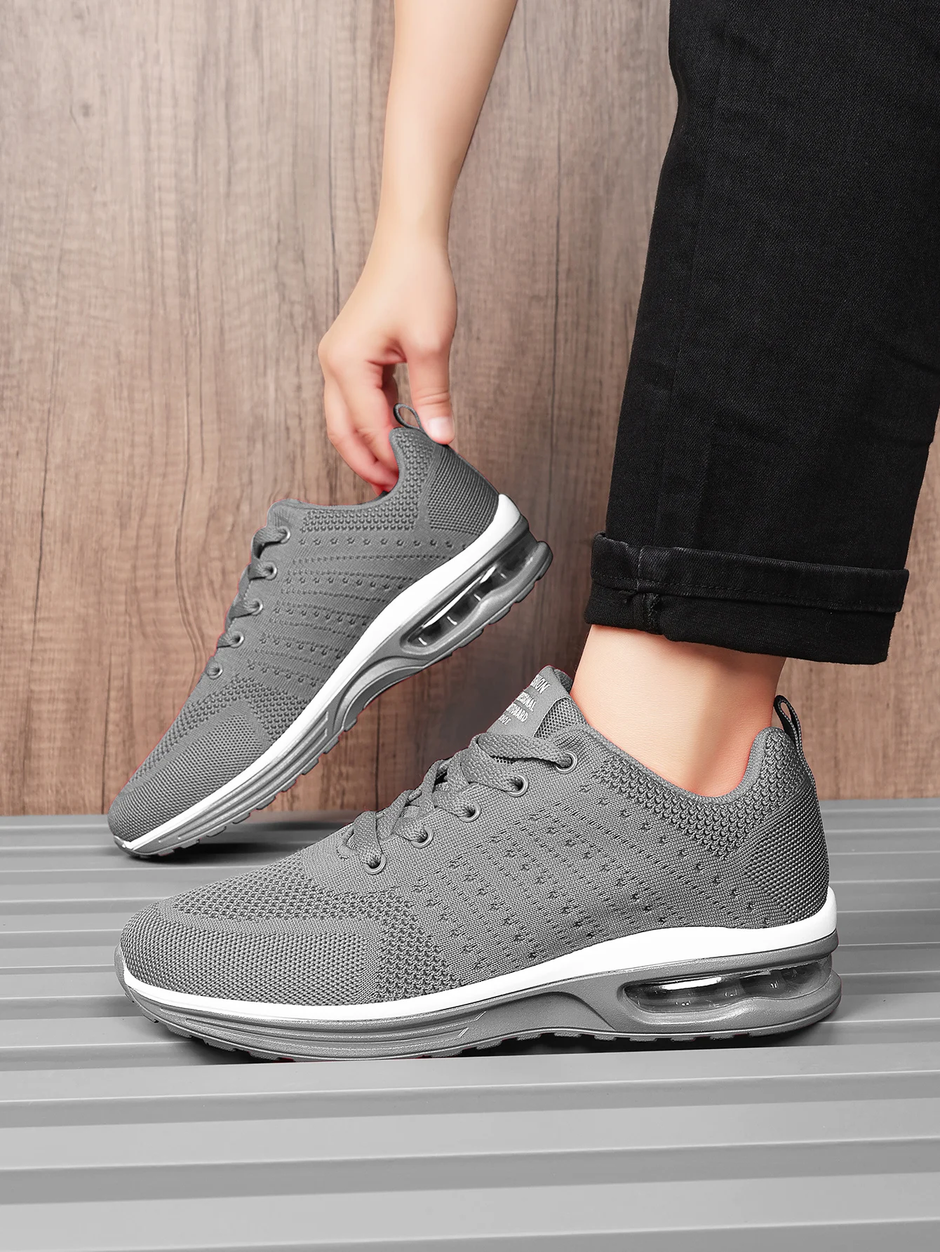 Flying Woven Breathable Lightweight Couple Running Shoes