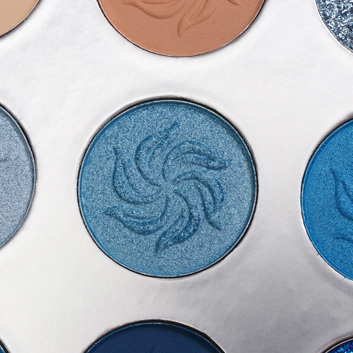 Paleta de Sombras para Olhos com 15 Cores, Profissional, Altamente Pigmentada, Tons para Look de Dia e Noite, Compacto de Sombra Azul
