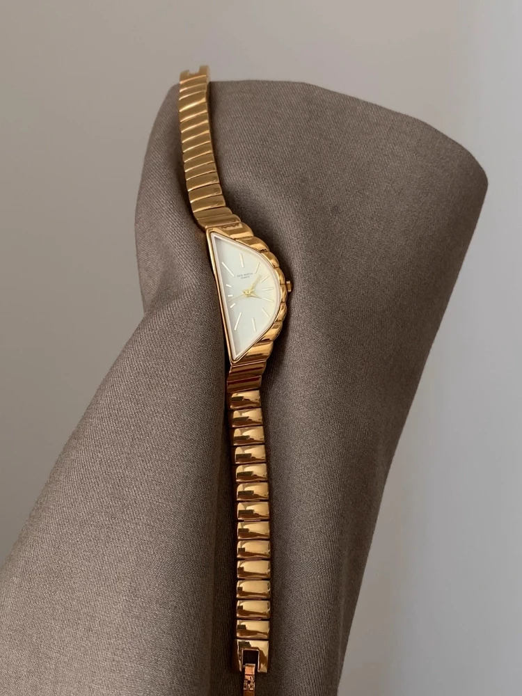 Women's Quartz Watch Golden Half Moon Plate Antique Fashion Niche Unique Design Ladies Watches Luxury
