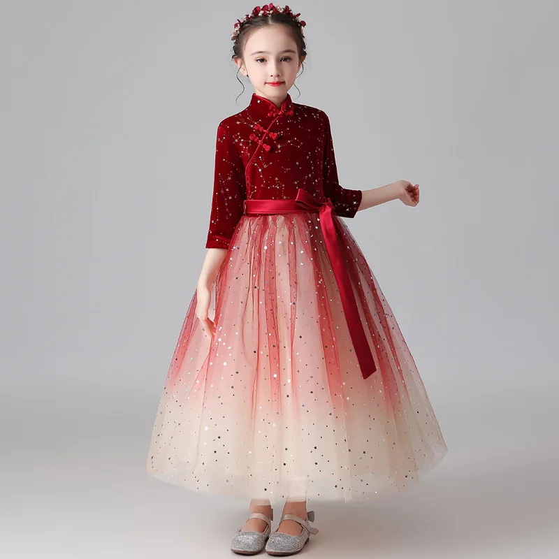 فستان سهرة للفتيات المضيف باللون العنابي الأميرة زهرة فتاة منتفخة من التول يظهر أداء البيانو