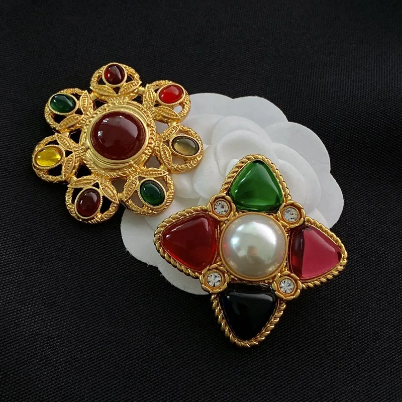 

European and American medieval vintage natural pearl glass court style retro brooch accessories fashion luxury jewelry