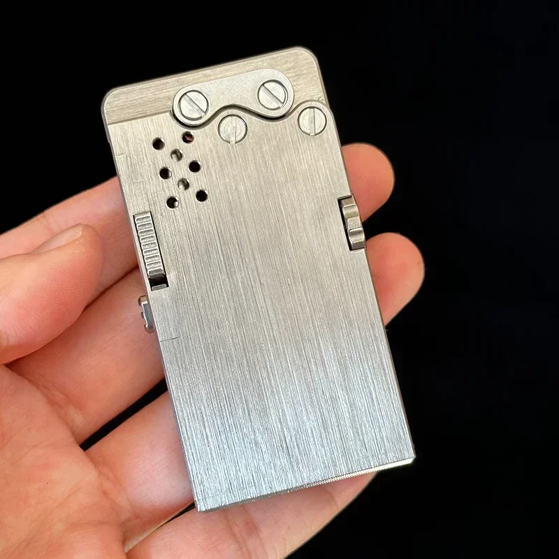 ولاعة زيت الصبار المدرعة الميكانيكية، ولاعة عتيقة مقاومة للرياح منقوشة بالنحاس، مجموعة هدايا للرجال