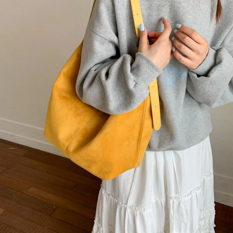 

Luxury Designer Tote Bag For Women In Premium Leather With Structured Shape And Dual Handles