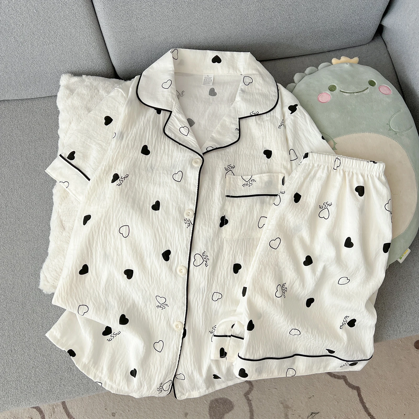 Women's Summer Thin Pajamas with Heart-Shaped Pattern, Short-Sleeved Shorts, Sweet and Cute, Can Be Worn Outside in Summer, Two-Piece Home Wear Set
