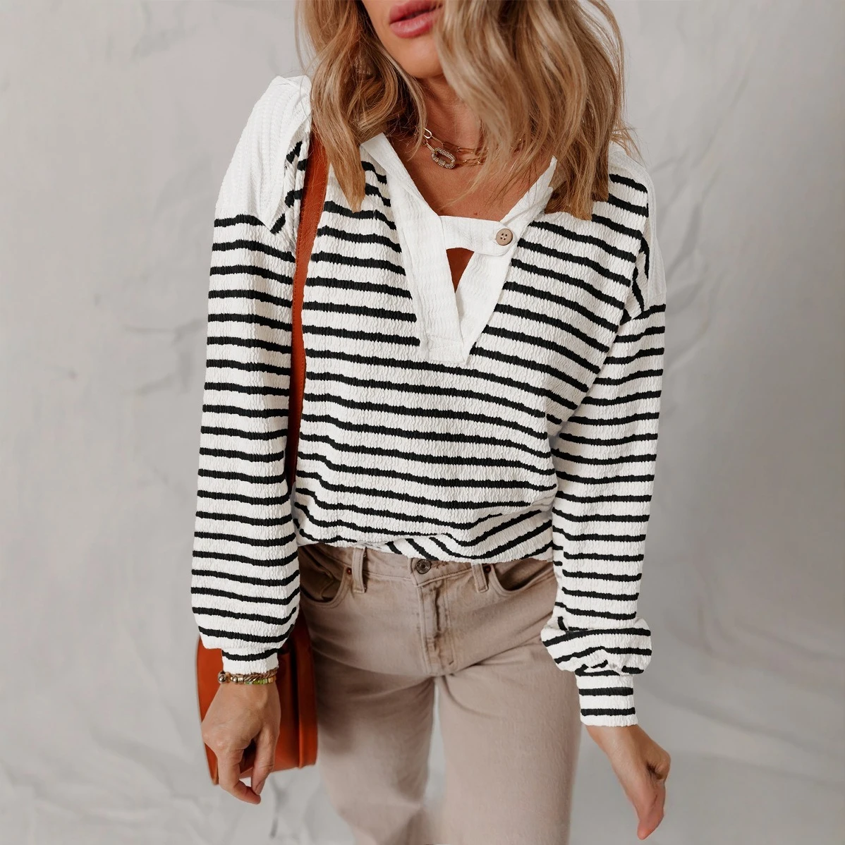 

2025 Striped Autumn and Winter Top Striped V-neck Long Sleeved T-shirt for Women, Loose Casual Versatile Top for Women