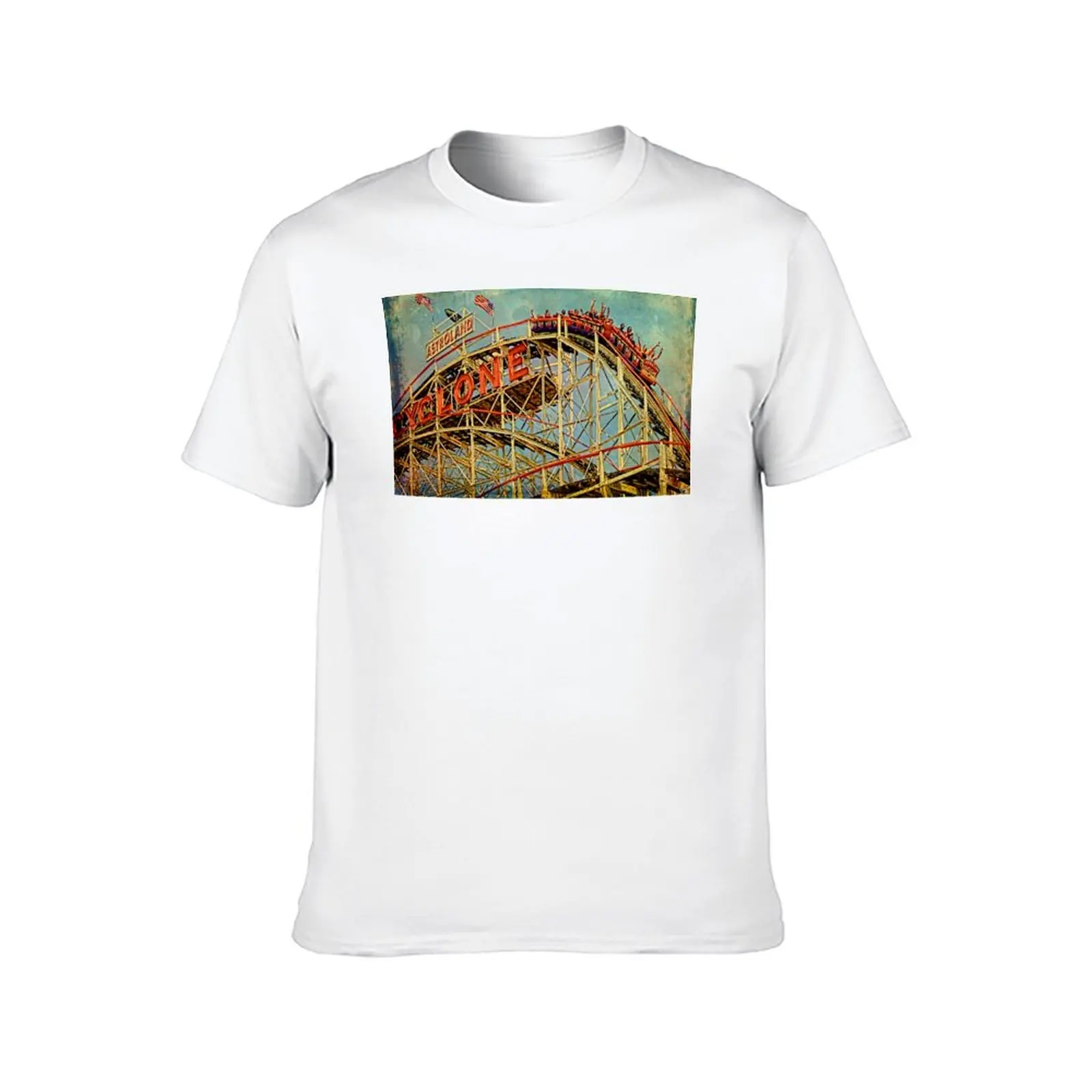 Riding The Famous Cyclone Roller Coaster T-Shirt quick drying essential t shirt t shirts for men cotton