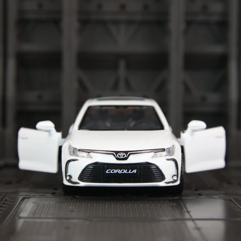 1:33 simulation Toyota Corolla alloy car model, doors can be opened has simulated sound and lighting functions, rich details view 6