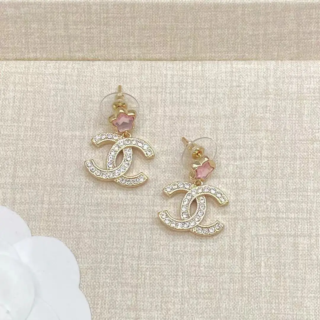 

Xiqi Jewelry25P New Rainbow Diamond Double C Stud Earrings Xiaoxiangjia Summer Dopamine Star Colored Diamond Women's Earrings Al