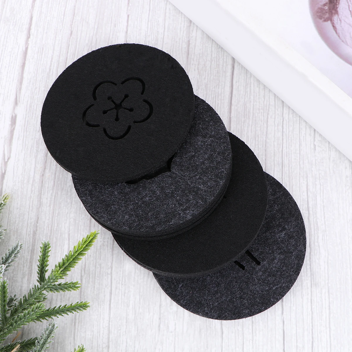 

20Pcs Absorbent Felt Drink Coaster Skidproof Pad Hollow Pattern Anti Slip Mat Classic Design Table Protection Home Office