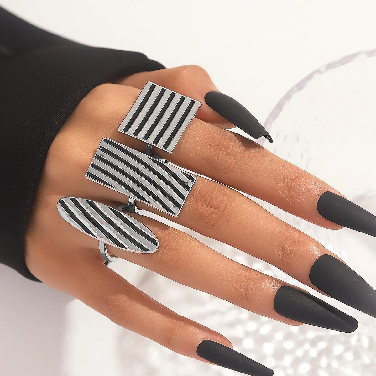 European and American cross-border new black and white stripes geometric personality fashion temperament light luxury high-end r