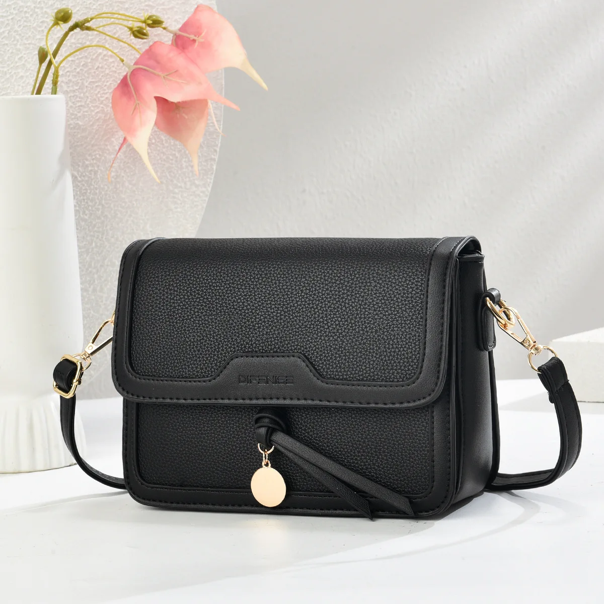 

New Trendy Versatile Women's Bags, Fashionable Retro Design Handbags, Large-capacity Shoulder Messenger Bags