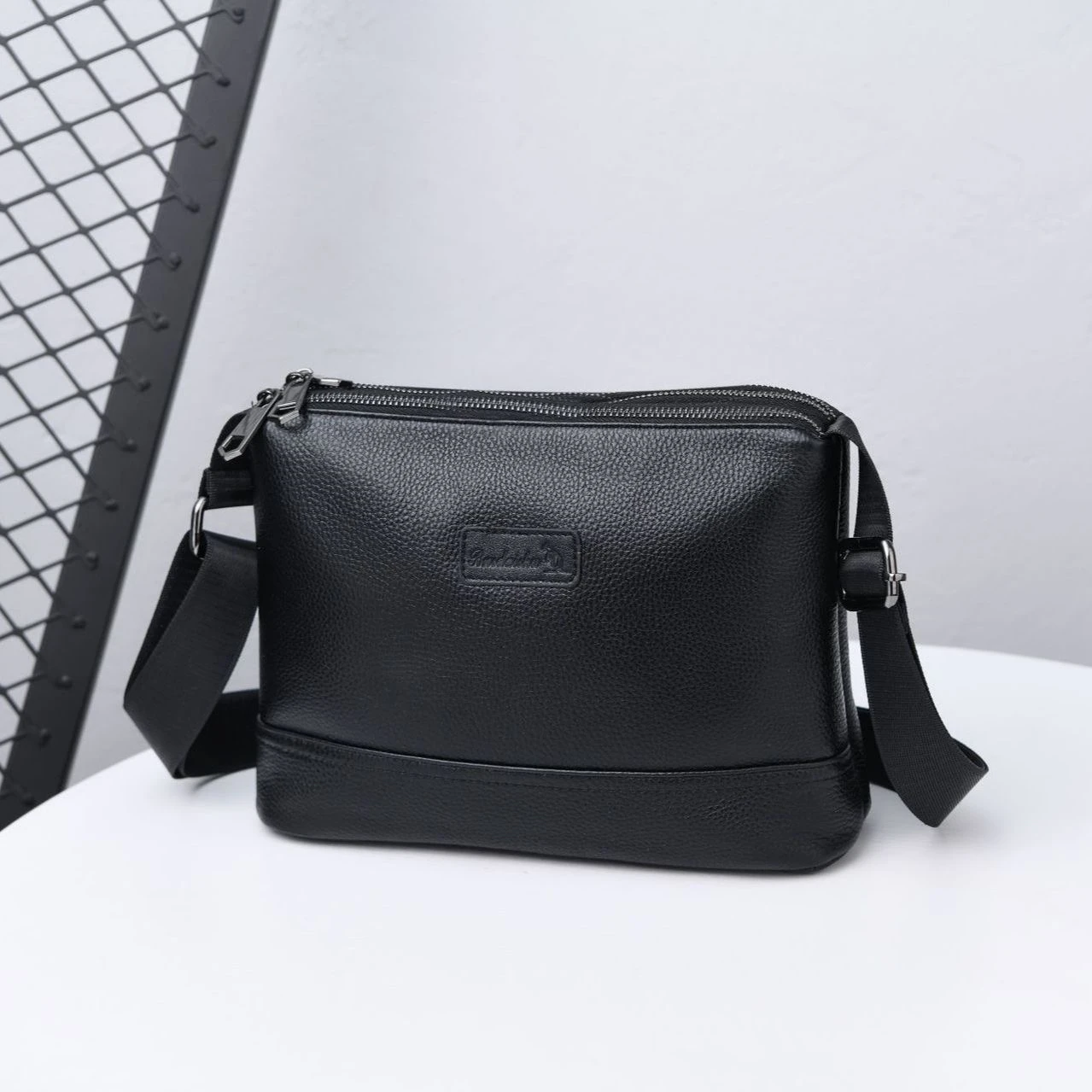 New Men's Handbag Genuine Leather Single Shoulder Crossbody Bag Cowhide Texture Simple Men's Bag Fashionable Leisure Zipper C...