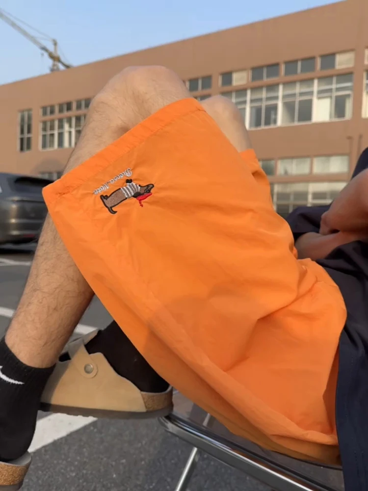 

Желтые шорты из ледяного шелка для мужчин, быстросохнущие, тонкие, для летних видов спорта и пляжа, с вышивкой американской таксы, прямого кроя