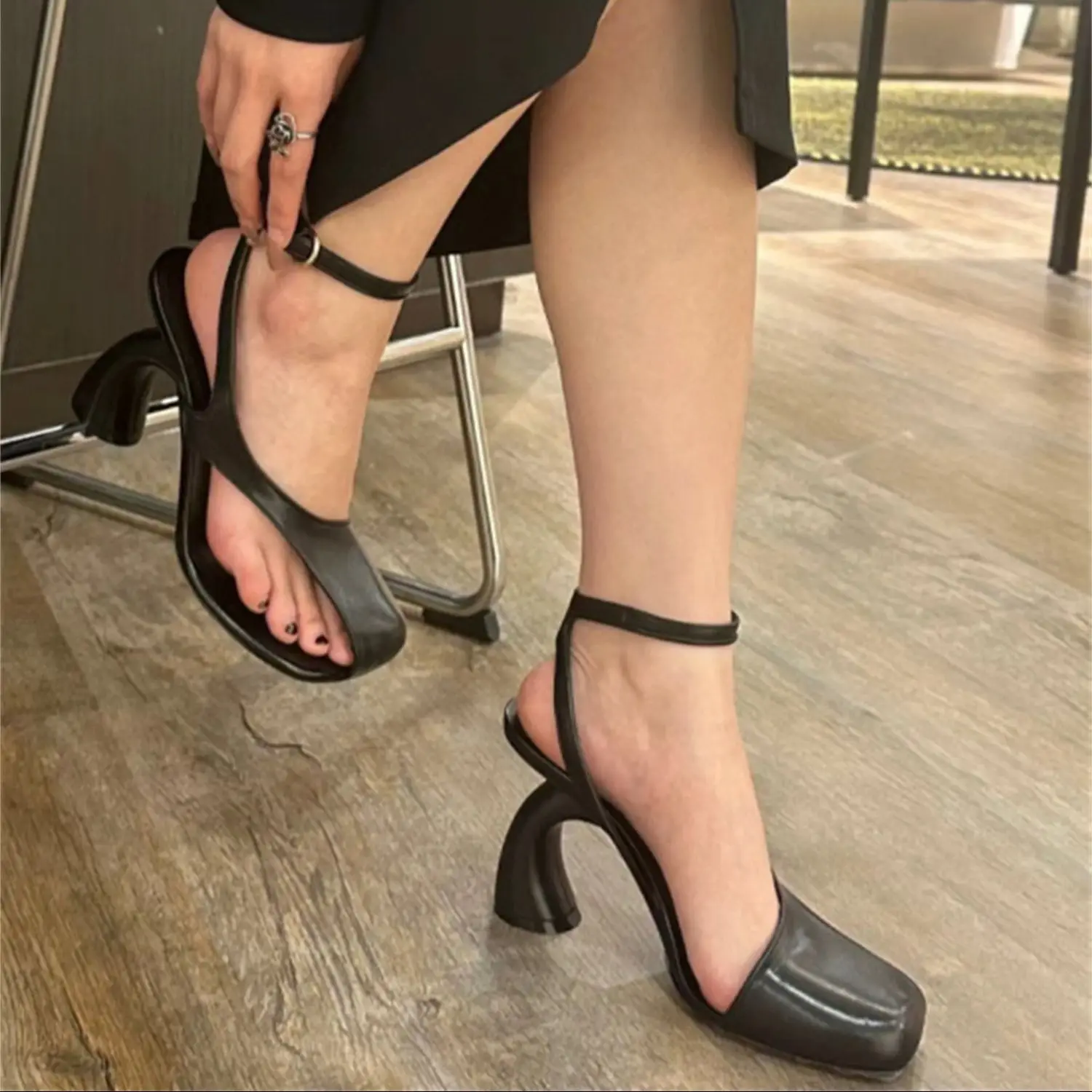 Luxury Designer Brown Black Cutout Heeled Sandals Open Square Toe Ankle Strap Comma Heels Asymmetrical Prom Women Pumps Sandals