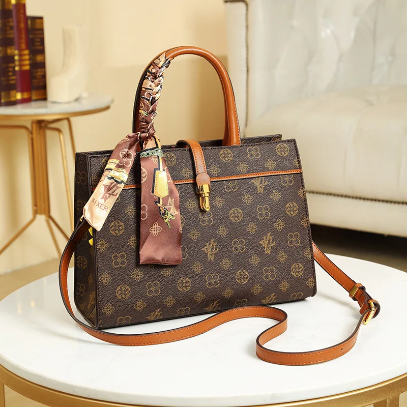 

Stylish Solid Color Commuter Shopper Bag Women's Leather Large Capacity Minimalist Simple Business Leisure