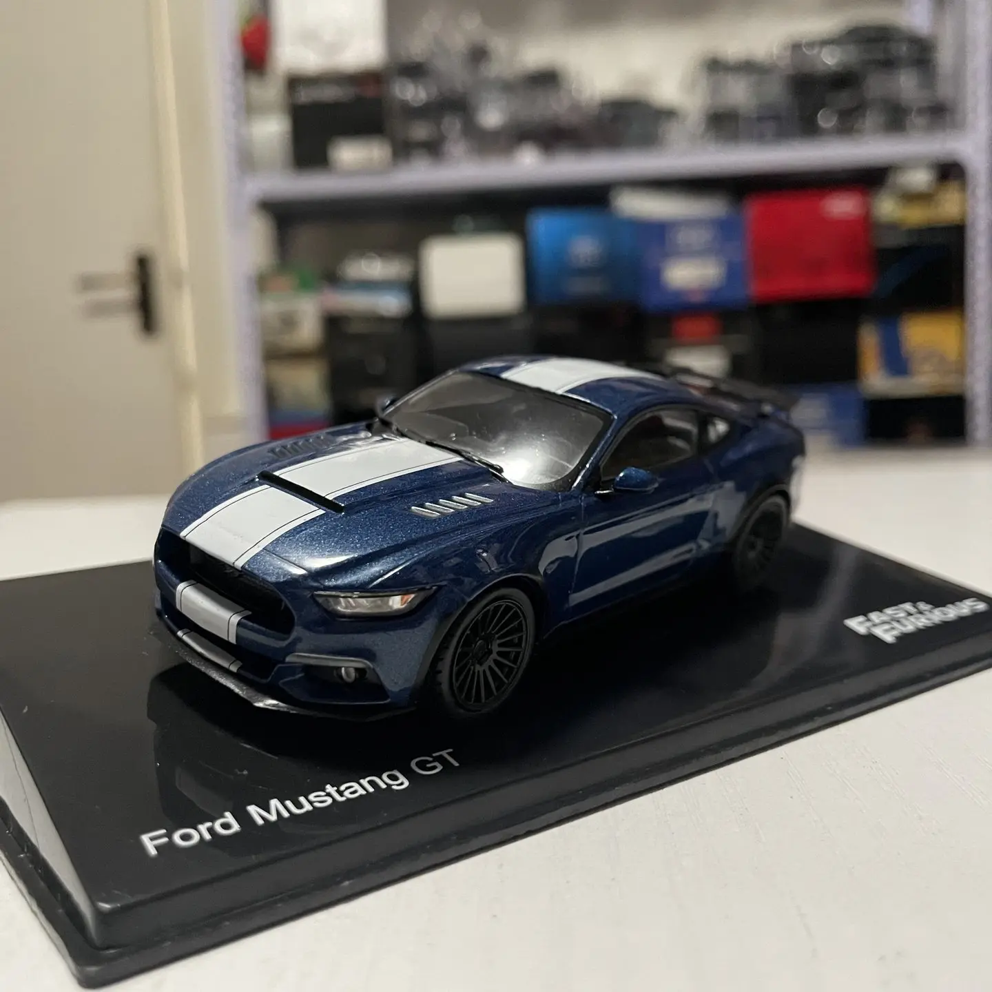 IXO Coche de Juguete a Escala 1:43 de Aleación Fundida a Presión, FORD Mustang GT 2015, Modelo de Coche Deportivo Clásico, Regalo para Adultos, Souvenir, Exhibición Estática