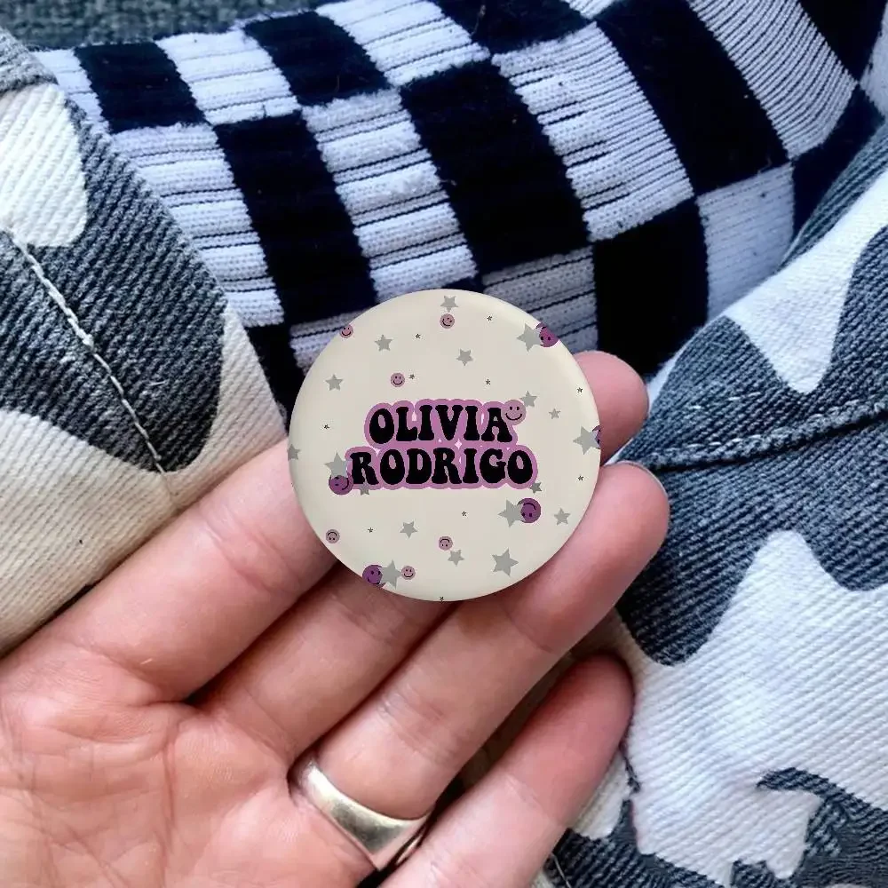 المغني O-Olivia الجمال R-Rodrigo شارات زر PinsBrooch الإبداعية يقتبس شارة الملابس على ظهره مجوهرات هدية للأطفال الأصدقاء