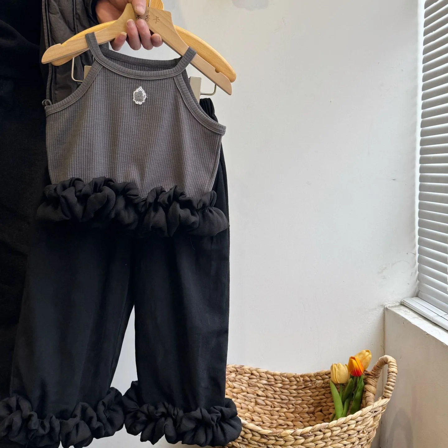 Girls Summer Set 2025 New French Beige Vest Top Long Pant Floral and Stylish Summer Style Two-piece Set