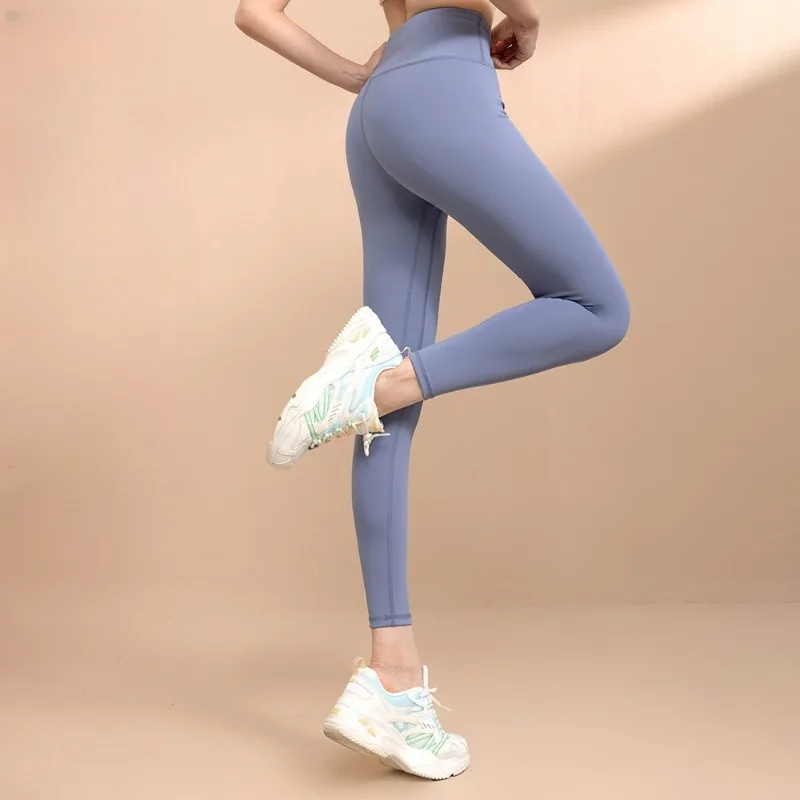 Bezszwowe spodnie fitness bez śladów, efekt \"nagiej skóry\", wysoki stan, modelujące pośladki, sportowe, wysoka elastyczność, podnoszące biodra, oddychające, szybkoschnące.