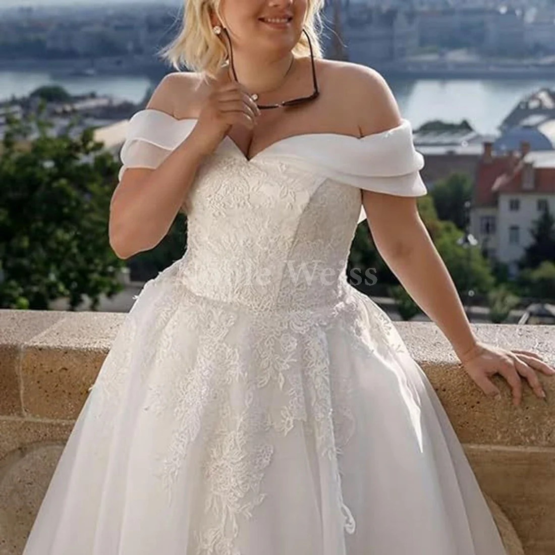 الحبيب سطر الأورجانزا قطار فرشاة فستان الزفاف يزين ثوب الزفاف