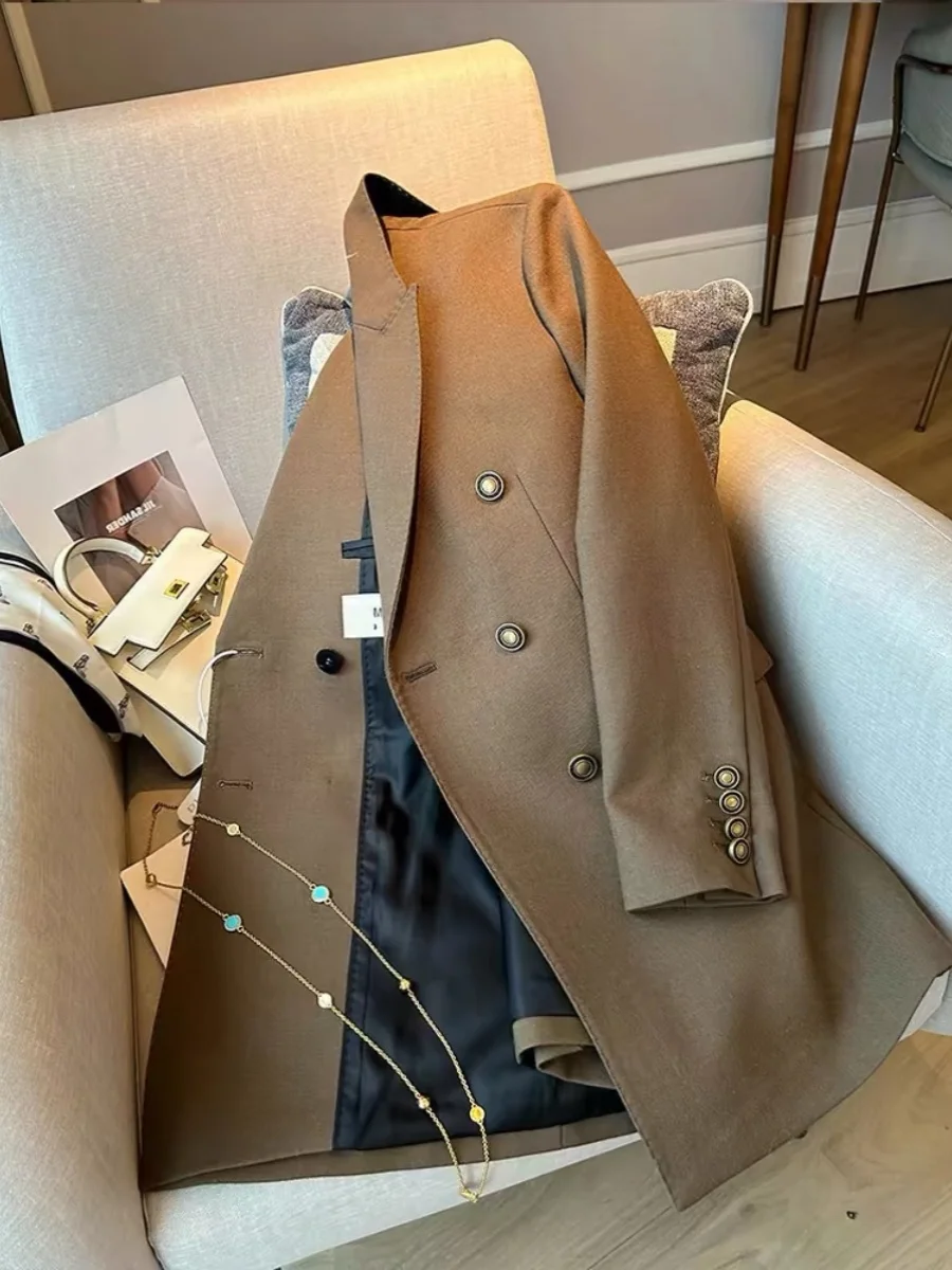 French Retro Style Gold Button Women's Suit Jacket 2024 Spring and Autumn New High-end Sense Slimming Double-breasted Suit Top