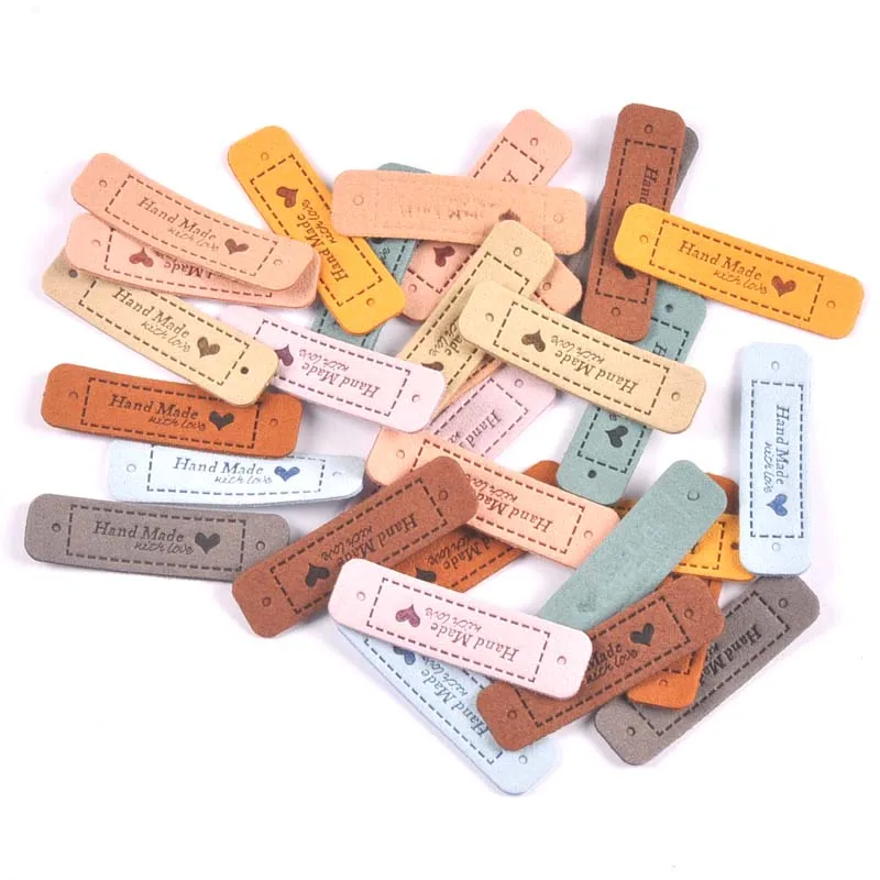 20 Stück 55 x 15 mm Stoff handgefertigt mit Liebe geprägte Tags DIY Flagge Etikett für Kleidungsstück Nähzubehör