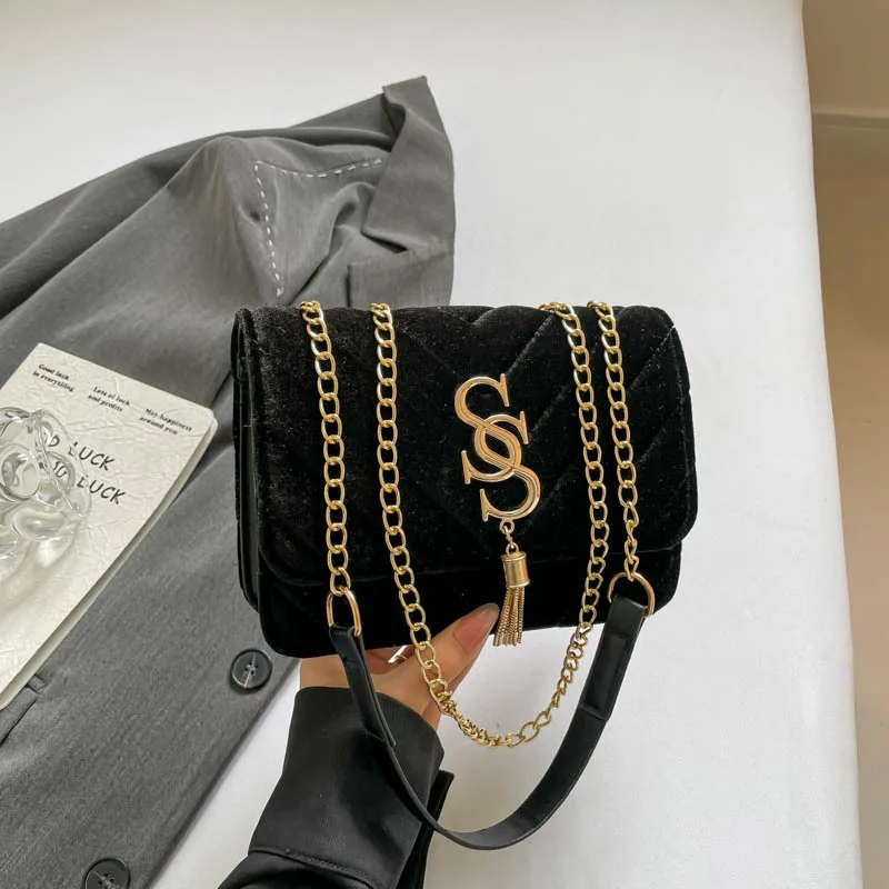 

Новая модная бархатная мини-квадратная сумка | Деталь с цепочкой, уникальная сумка через плечо с буквенной кисточкой, стильная шикарная женская сумка