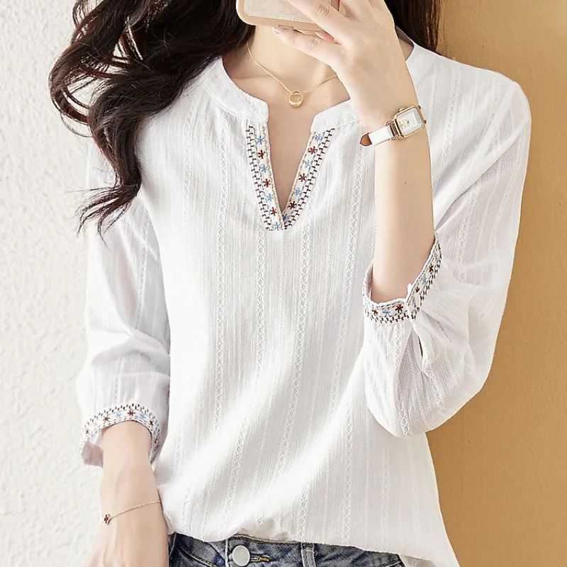 

Fashion Ethnic Style Embroidered White Blouse Women New Classic Sleeve V-neck Office All-match Lady Pullover Shirt 2025 ZT167