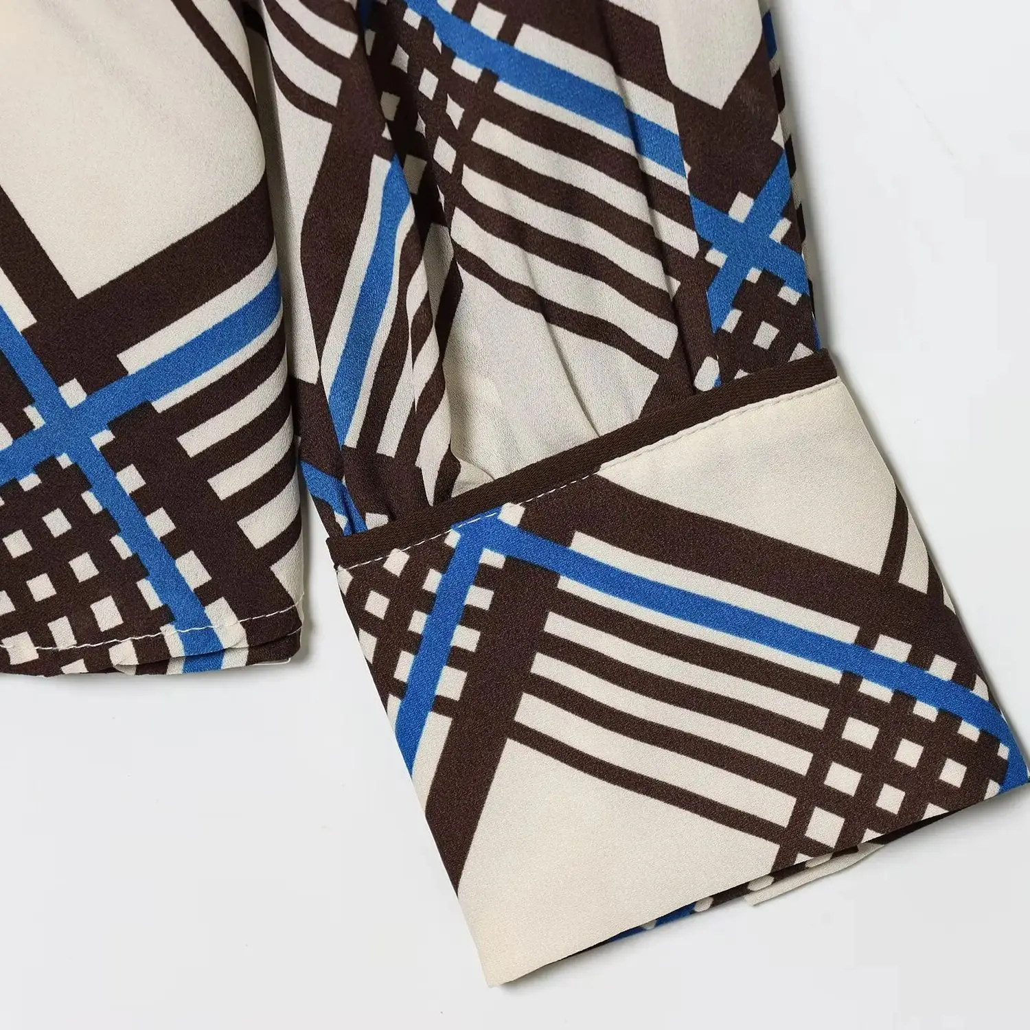 DiYiG FRAU 2025, Winter, neue Mode, Karomuster, einfarbig, Retro-Langarm, Allgleiches, Rollkragenpullover, Blusen