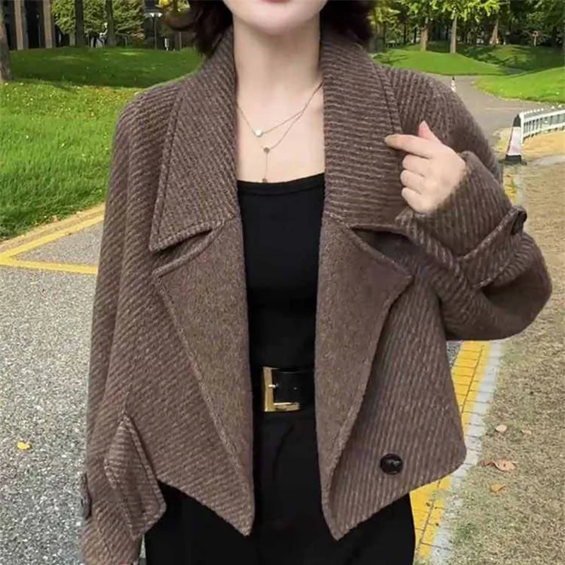 เสื้อโค้ทขนสัตว์สั้นหรูหราสําหรับผู้หญิงฤดูใบไม้ร่วงฤดูหนาว 2025 เสื้อสูทแขนยาวอเนกประสงค์บางเฉียบผู้หญิงเกาหลีได้รับสรรเสริญสูง