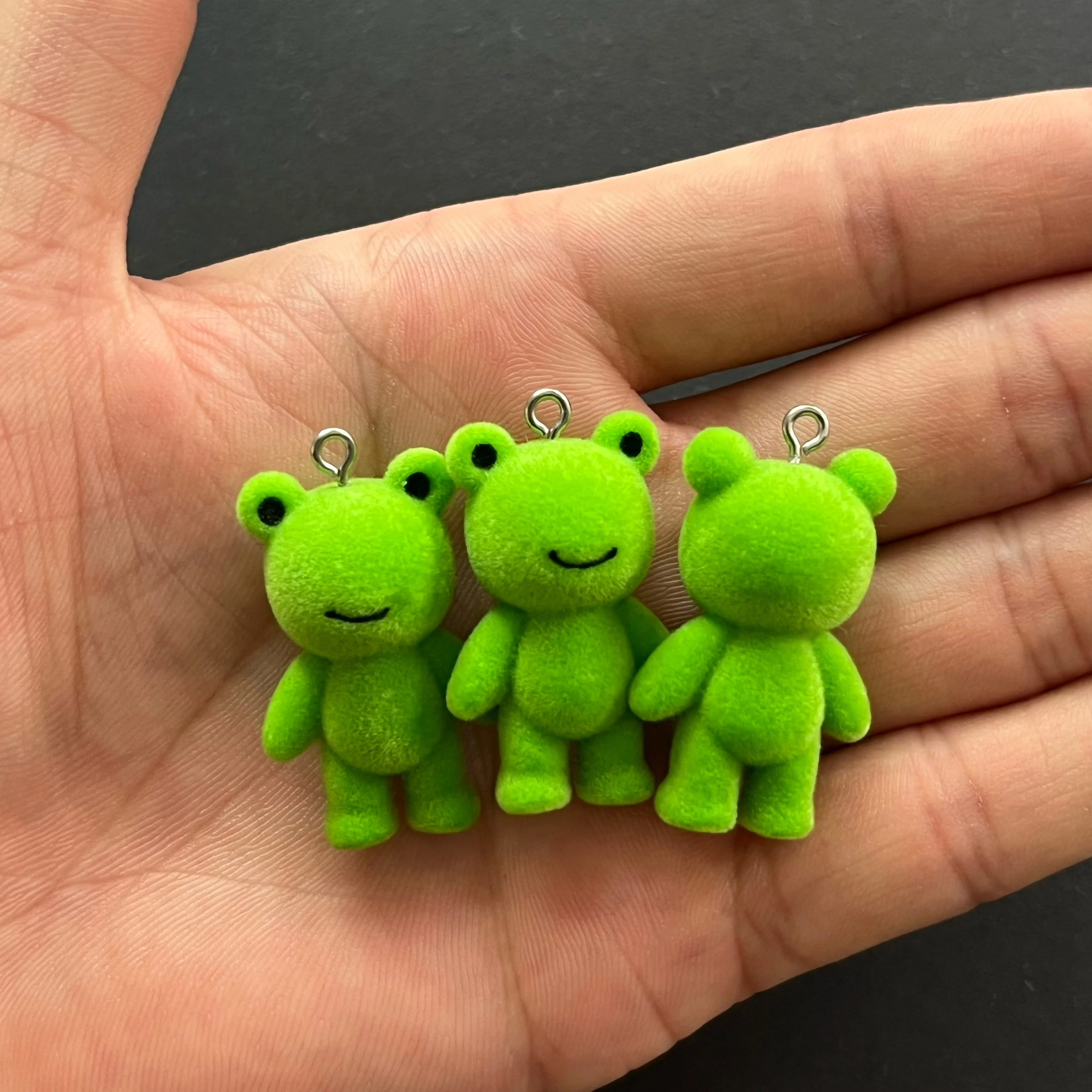 Breloques animaux en résine de flocage 3D mignons, porte-clés de poupées miniatures de grenouille de dessin animé, pendentif de collier, artisanat de bricolage, fabrication de bijoux, 30 pièces