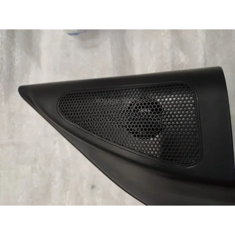 

Suitable for the new ix35 plus A-pillar triangle tweeter head K2 Yuedong X25 front window speaker horn + harness + cover