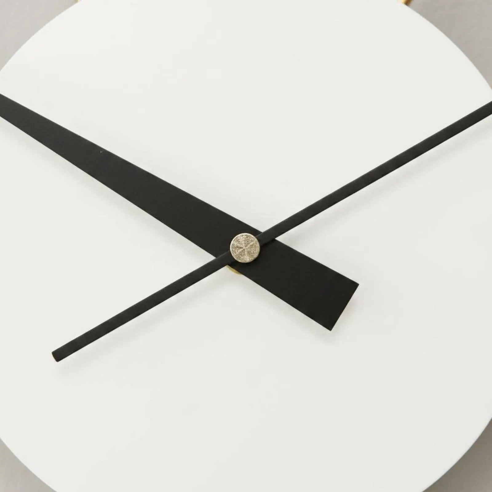 

Modern Noiseless Wall Timepiece Decorative Accent Noiseless Round Wall Timepiece Home Decor Quartz Movement Large Size