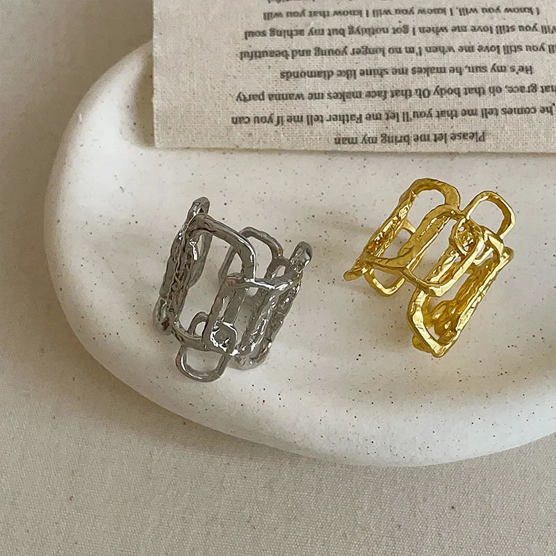 

Уникальное широкое кольцо с полым перекрещивающимся дизайном для женщин, модное, универсальное, стильное, трендовое кольцо квадратной формы, ювелирное украшение.