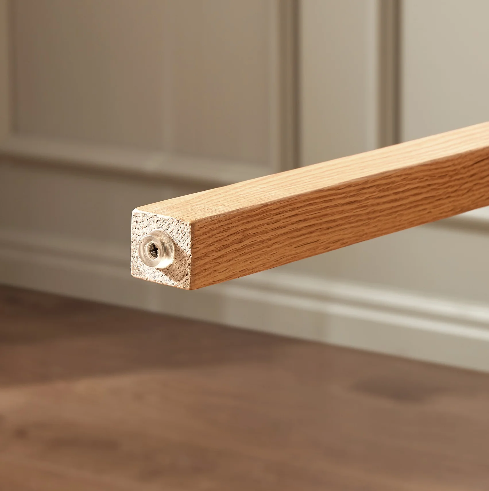 Eleganter Esszimmerstuhl aus massivem Eichenholz