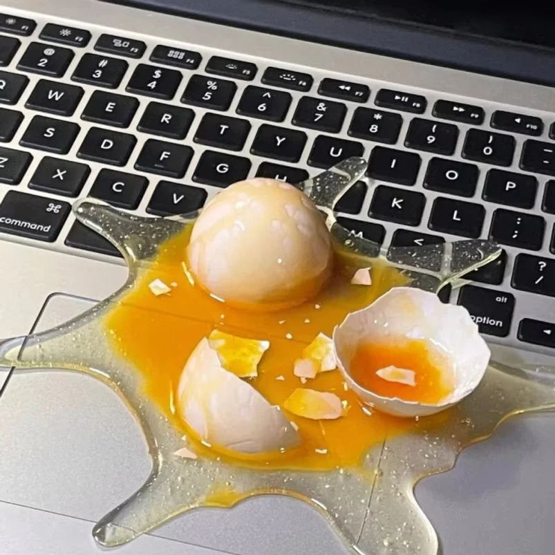 Funny Crushed Broken Egg Desk Cell Phone Holder Creative Parody Prank Stress Relief Toys Stand Home Ornament Decoration Props