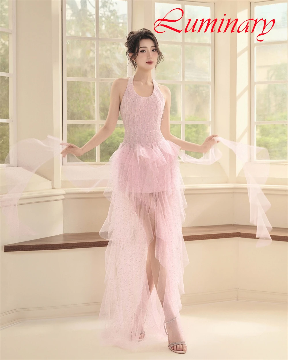 Vestido de noche personalizado de tul de lujo con cuello Halter, exquisitos vestidos de fiesta sin mangas, tren de barrido moderno, vestidos para ocasiones especiales