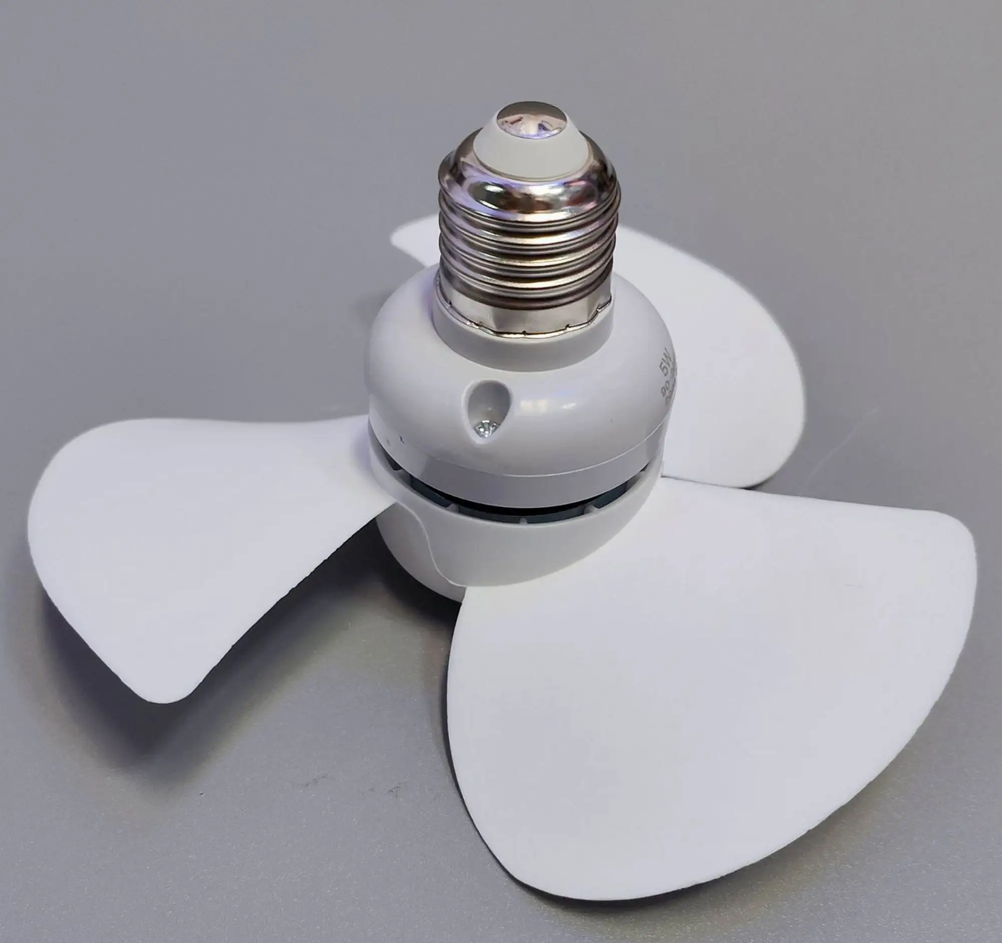 Small Socket E27 Screw-in Ceiling Fan with Light 6.3 Inch Mini Ceiling Fan with Remote Control Quiet and Large Air Volume Fans