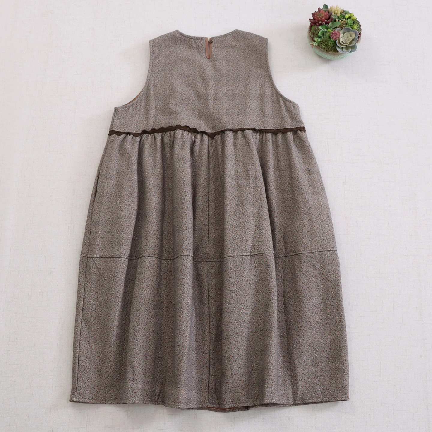 日本の森ガールヴィンテージ花柄プリント厚手の綿のドレス女性秋冬 O ネックノースリーブカジュアルルーズタンクドレス