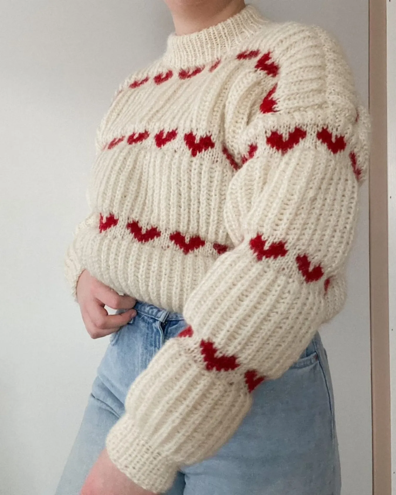 

Women's Heart Pattern Cable Knit Jumper Mock Neck Balloon Sleeve Cropped Pullover Thick Knitwear for Fall Winter Casual Wear
