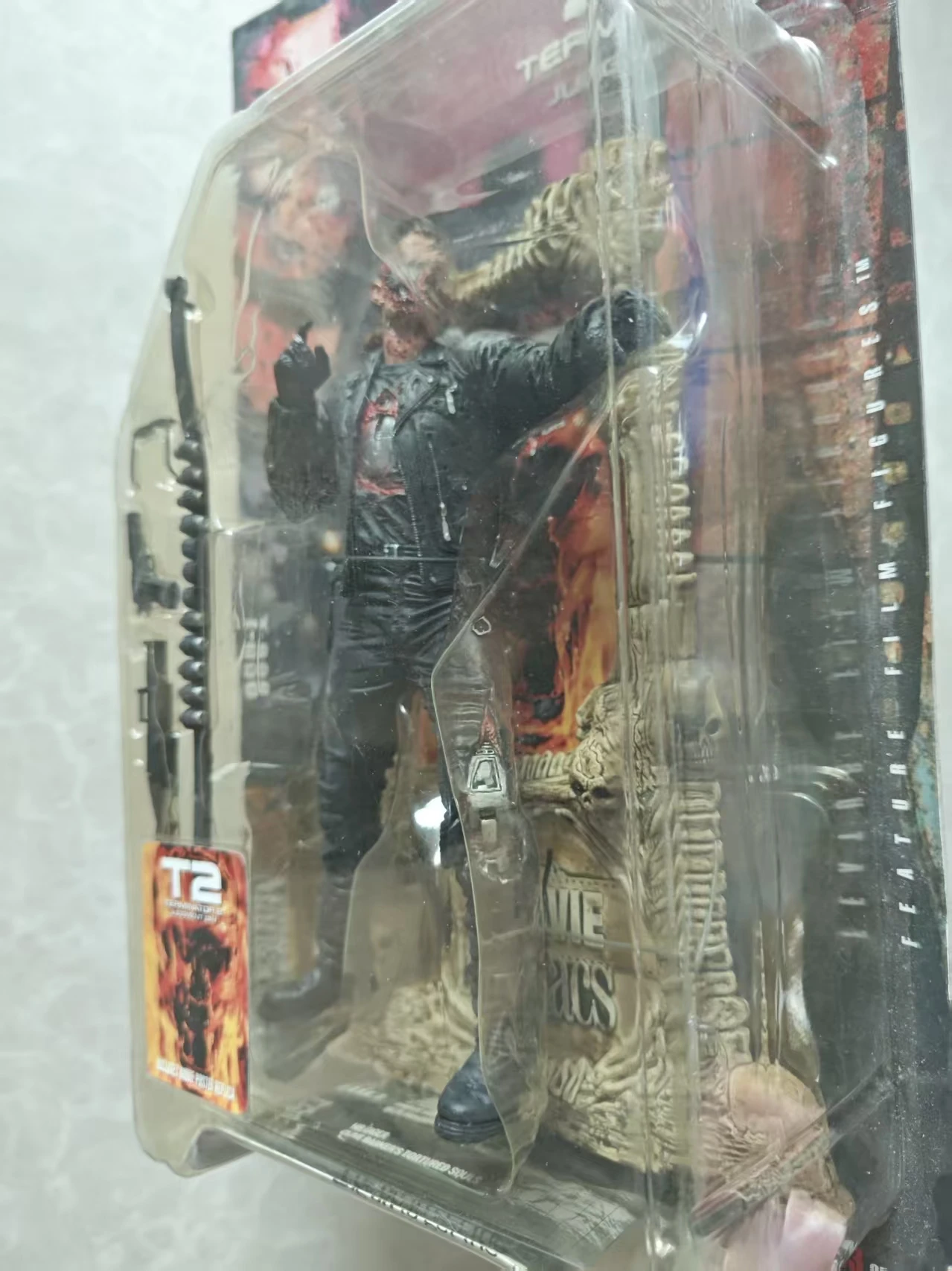 Mc.Farlane T-800 Serie 4 Terminator 2 T2 Figura de acción Película Maniacs La caja es amarillenta y ligeramente dañada 2001 juguetes