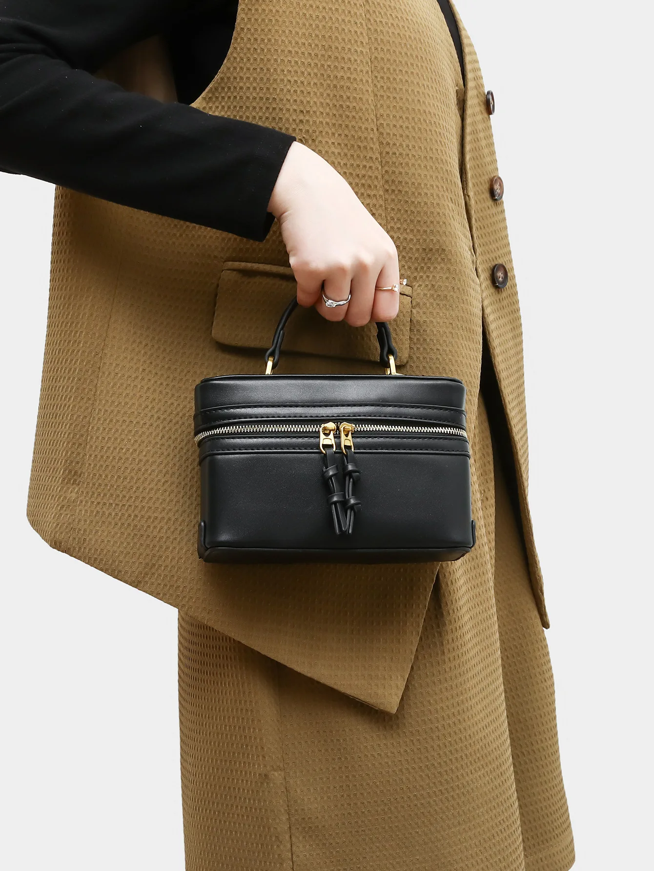 

Дизайнерская женская сумка через плечо 2025 года, роскошная жесткая коробка, кошелек через плечо с верхней ручкой, кожаная сумка, модная женская сумка-тоут