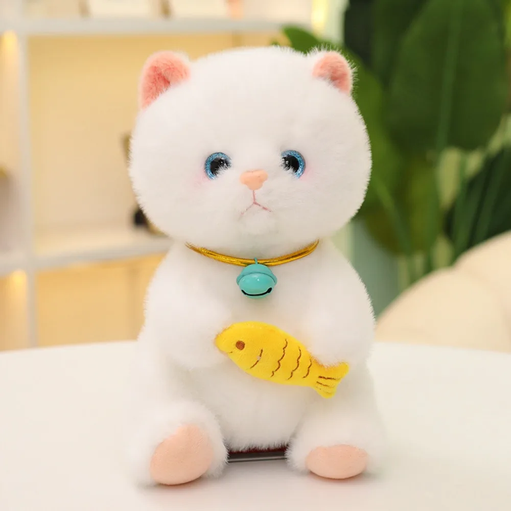 

Мягкая игрушка-котёнок с ошейником-колокольчиком, едящий рыбу, мультяшный, милый, маленький, подарок на день рождения